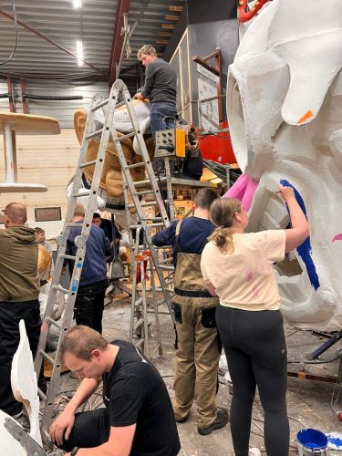 Niet onder de ladder door mensen - C.V. de Hoalthakkers